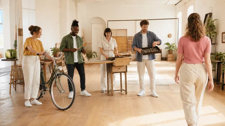 The orchestra of our things: A bright walk-through lets our own everyday objects play a completely original sound sequence.